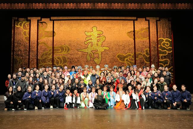 大合影.jpg 大合影.jpg