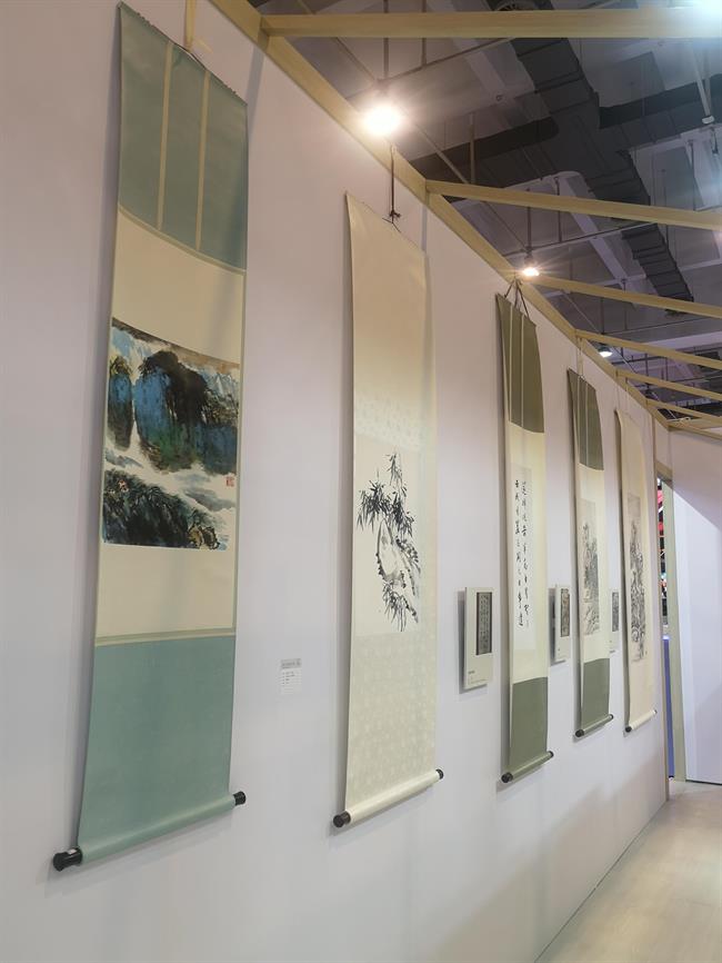 书画装裱作品参加青岛国际博览会.jpg 书画装裱作品参加青岛国际博览会.jpg