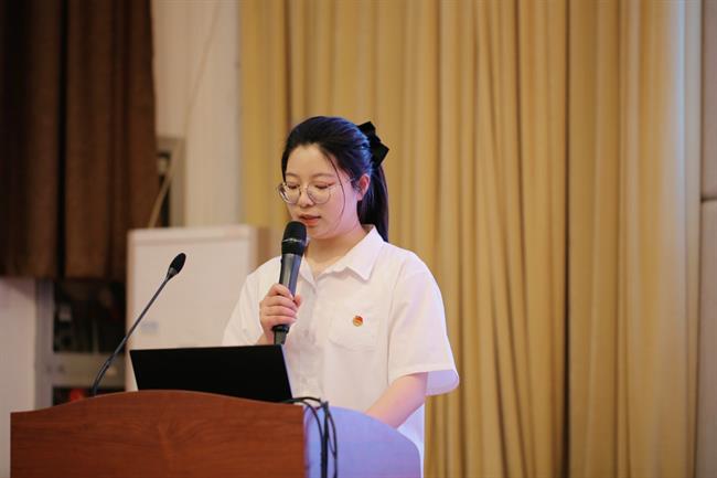 尹朝涵.jpg 尹朝涵.jpg