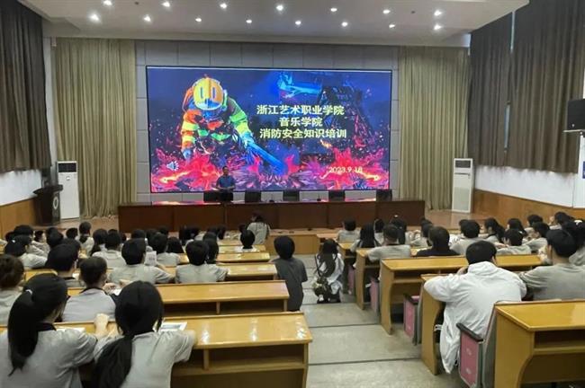 始业教育4.jpg 始业教育4.jpg